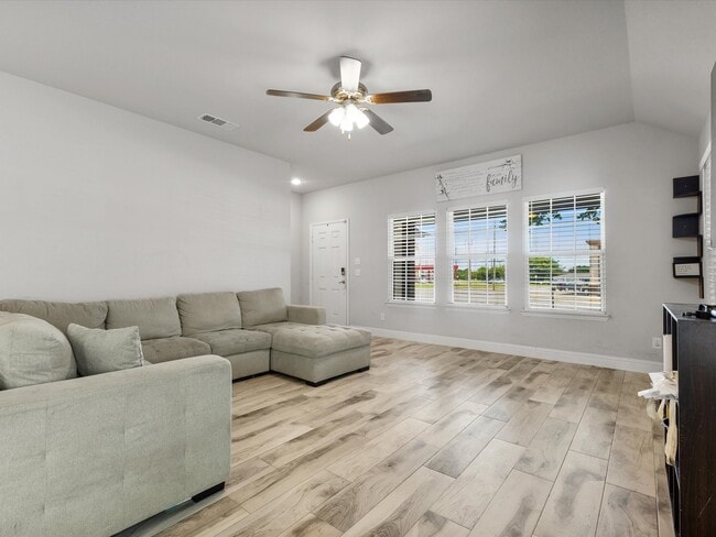 Foto del edificio - 9221 White Settlement Rd