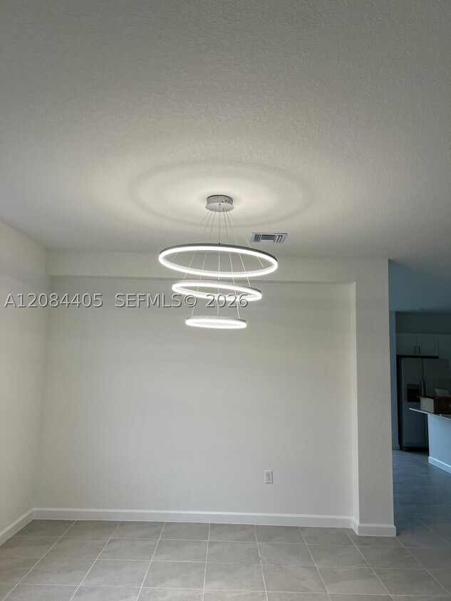 Building Photo - 2525 SE 29th Dr
