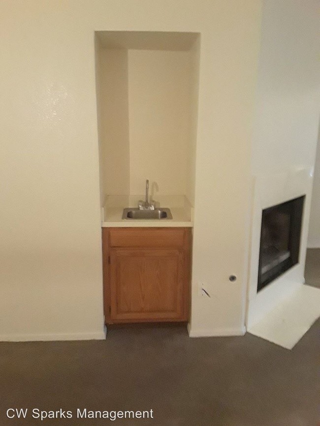 Building Photo - 1753 Creekview Dr