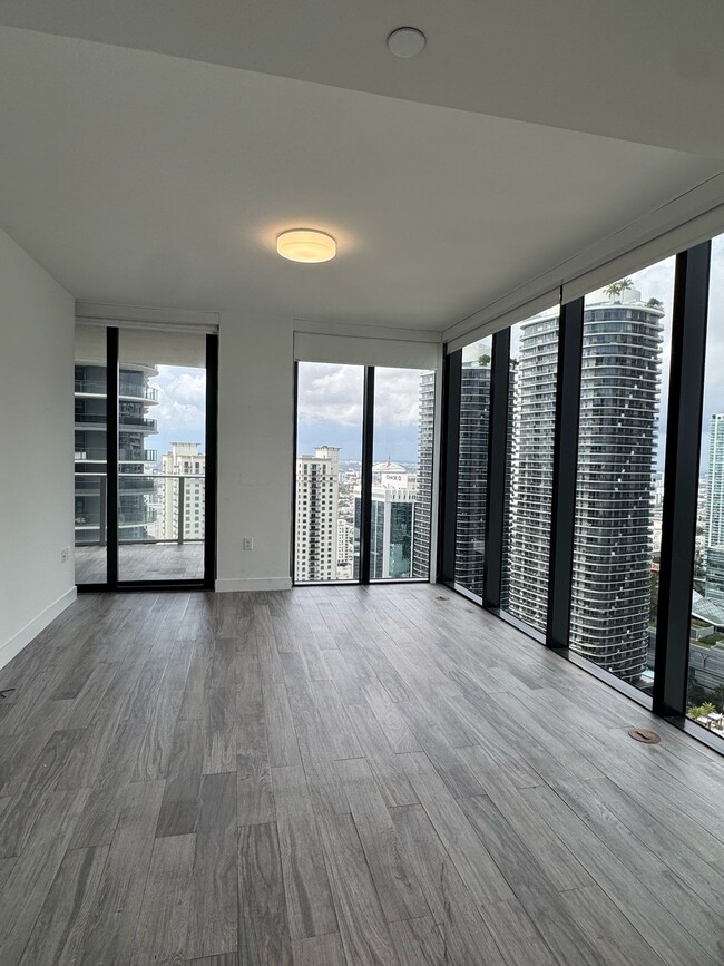 Building Photo - 1010 Brickell Ave