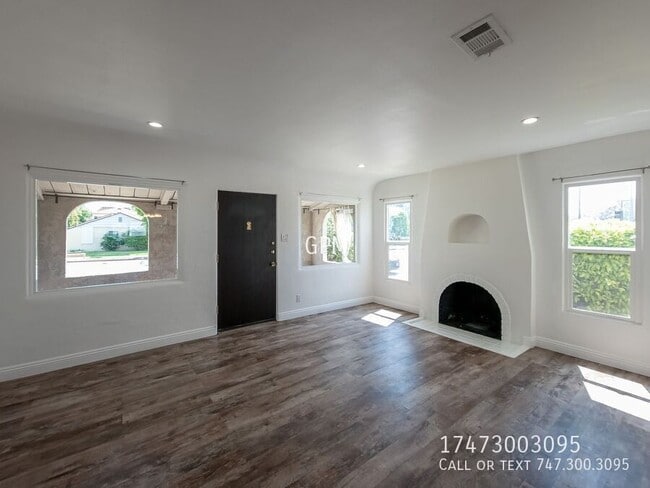 Building Photo - 723 W Doran St