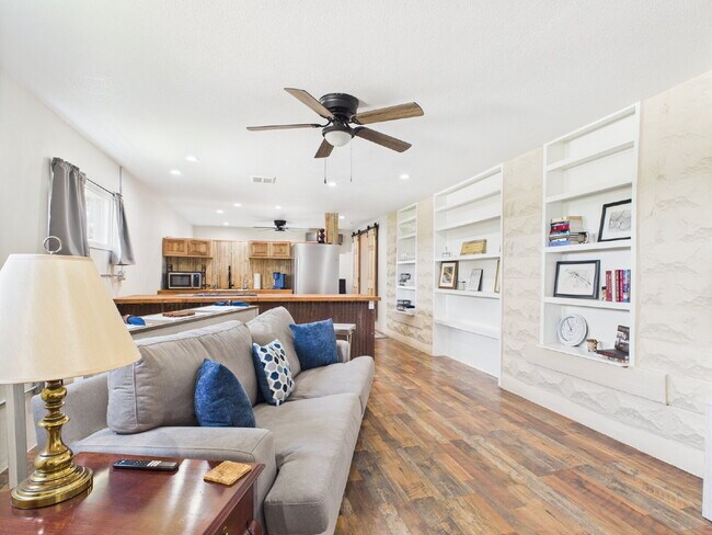 Foto del edificio - "Charming Furnished 1/1 in Stonewall, TX"
