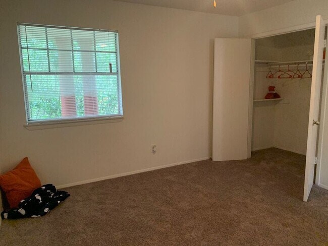 Foto del edificio - 2435 Montgomery Rd