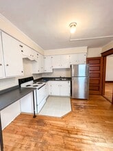 Building Photo - 208 King St