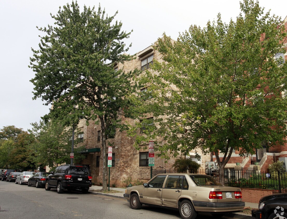 Foto del edificio - 1429 Girard St NW