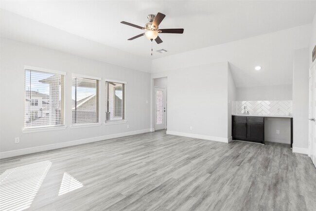Foto del edificio - 4935 Grapevine Ln