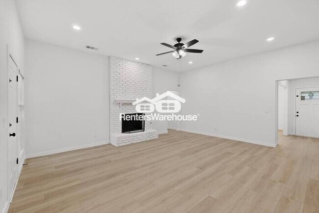 Building Photo - Leasing Special Half Month Off Fully Renovated Gem in Richardson