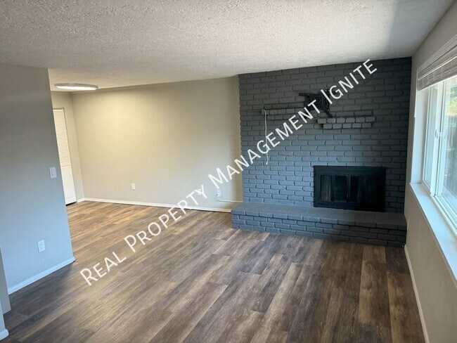 Foto del edificio - 454 NE Thurston Ave