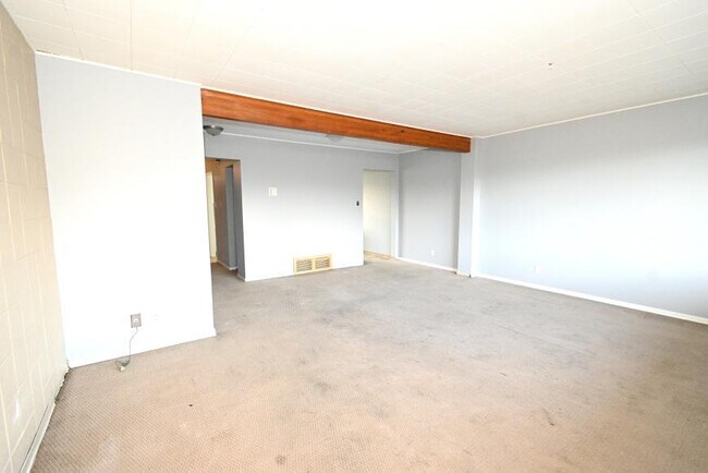 Building Photo - 3 bedroom in Prince George BC V2M 3B7