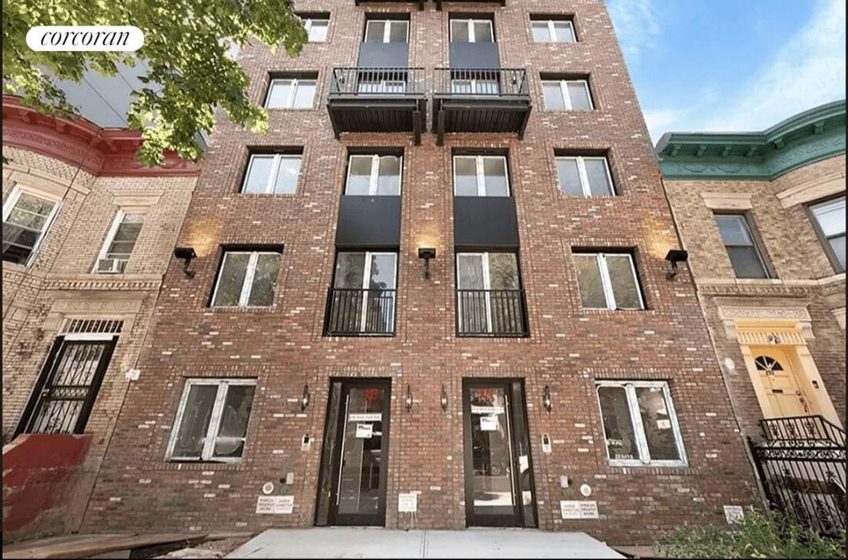 Foto del edificio - 900 New York Ave