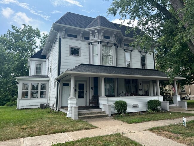 Building Photo - 347 W Hill St