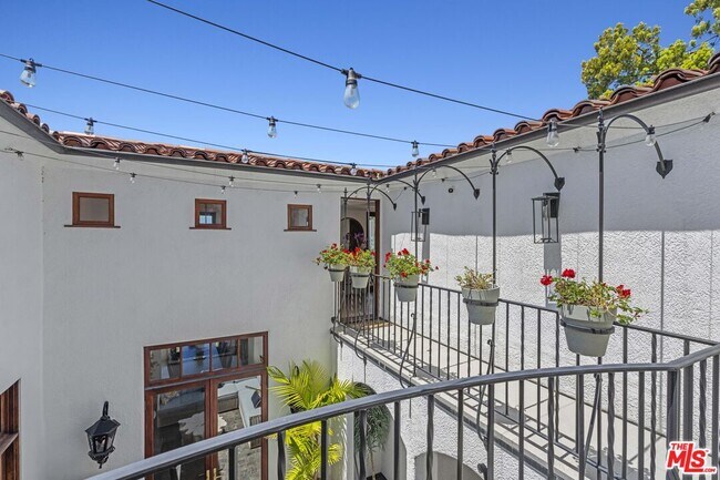 Foto del edificio - 1381 Summitridge Dr