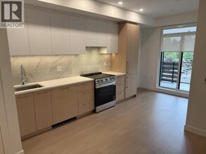 Building Photo - 150 JAMES 503
