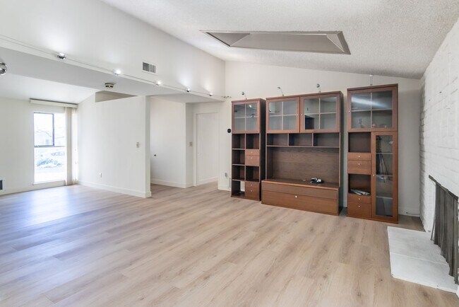 Foto del edificio - 9635 Gerald Ave