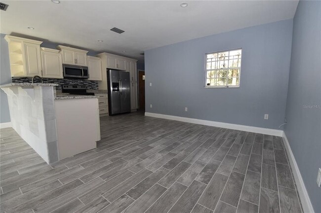 Building Photo - 1107 W Woodlawn Ave