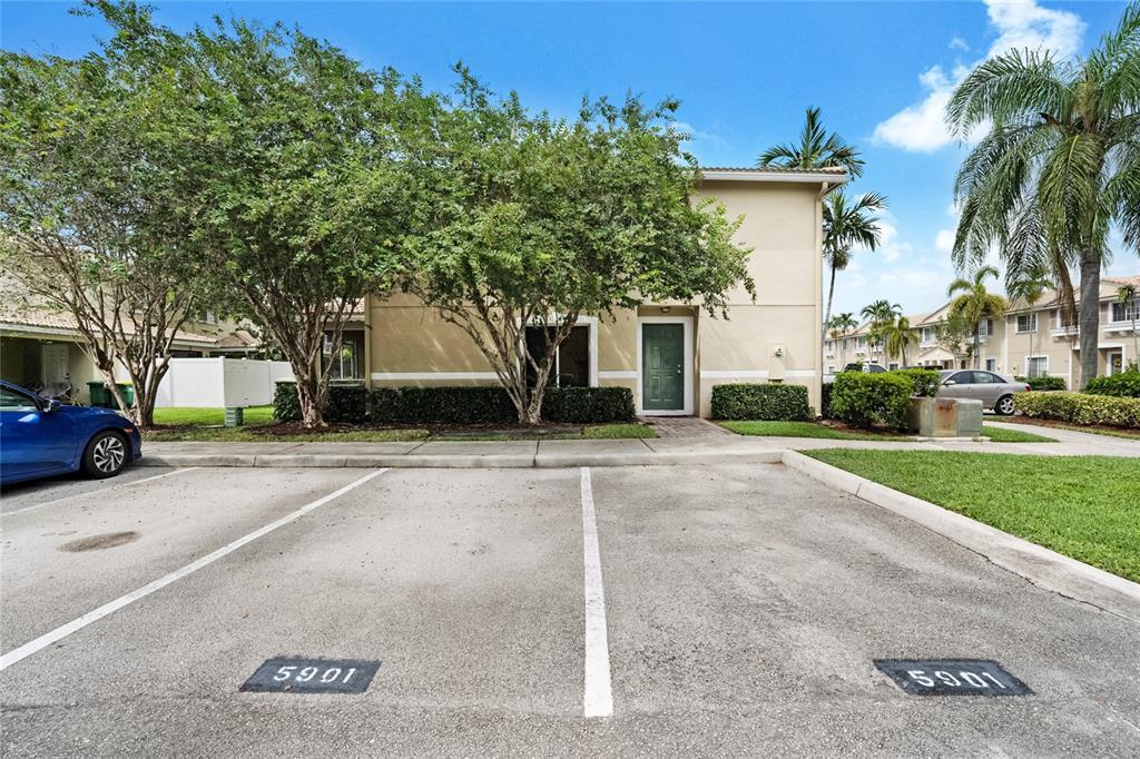 Foto principal - 5901 Manchester Way