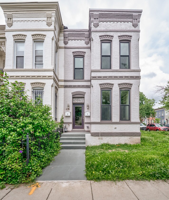 Primary Photo - 824 I St NE