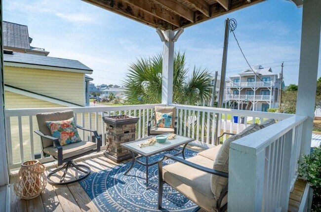 Building Photo - SHORT TERM ONLY Spend the Winter at the Be...