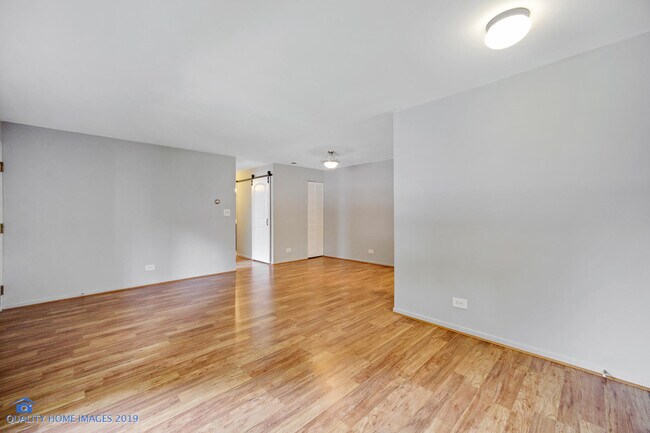 Building Photo - 550 Vine Ave