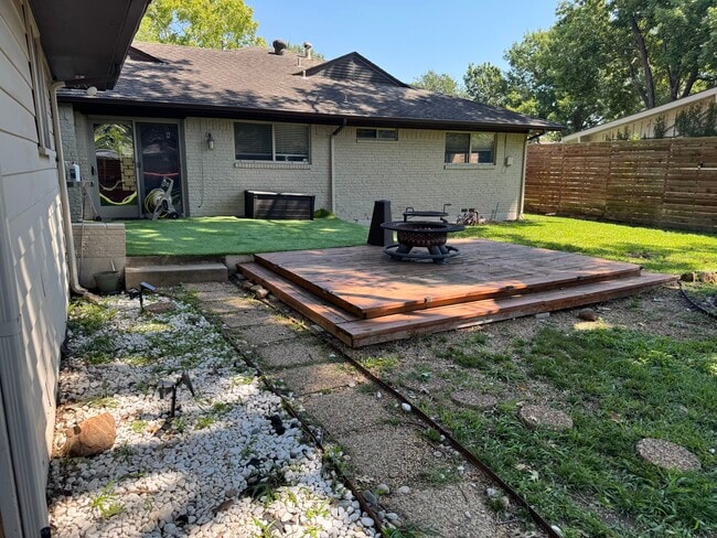 Building Photo - 10140 Creekmere Cir