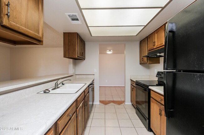 Foto del edificio - 7417 E Edgewood Ave