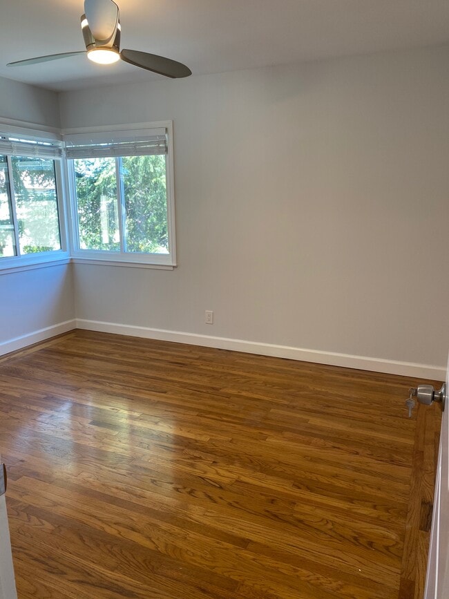 Building Photo - 647 Victor Way