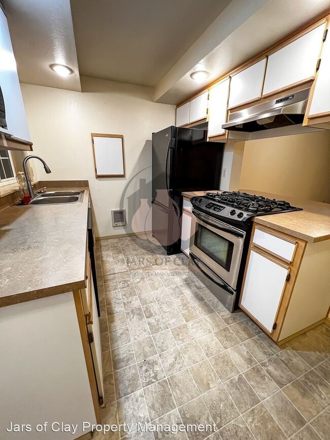 Building Photo - 2 br, 1.5 bath House - 4001 12th St Cut Of...