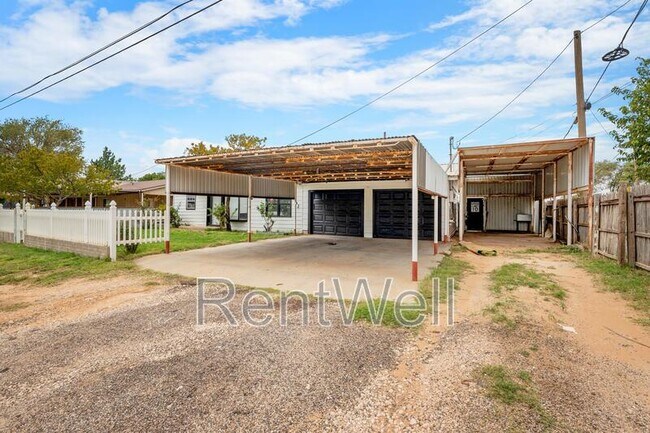 Building Photo - 216 S Ave D