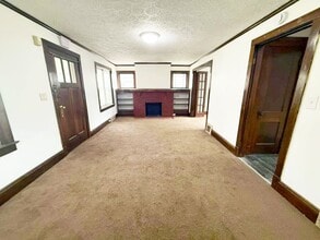 Building Photo - 10110 Parkview Ave