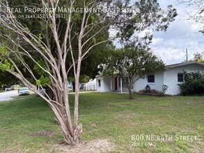 Building Photo - 800 NE 44th St