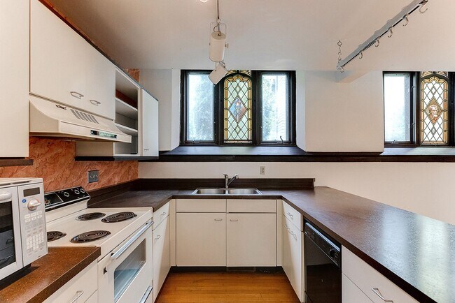 Foto del edificio - 2 Bed | 1.5 Bath | Converted Church Condo in the heart of Selby/Dale neighborhood