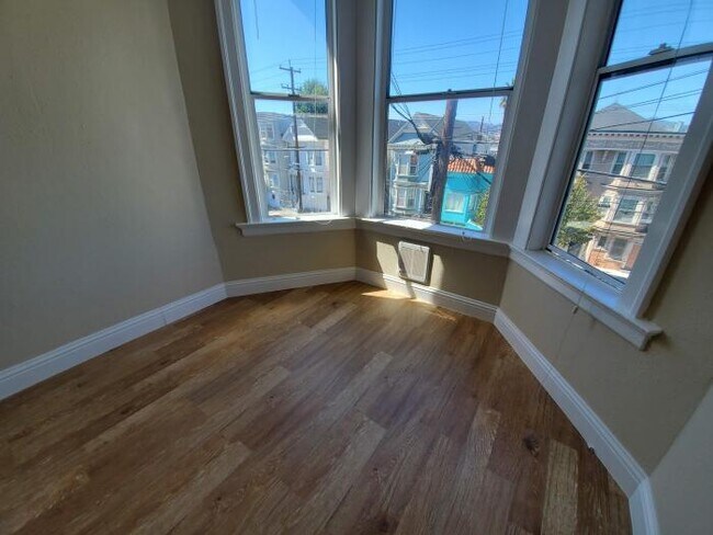 Building Photo - 2 bedroom in San Francisco CA 94110