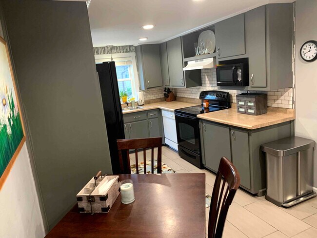 Foto del edificio - 2167 Hilltop Dr