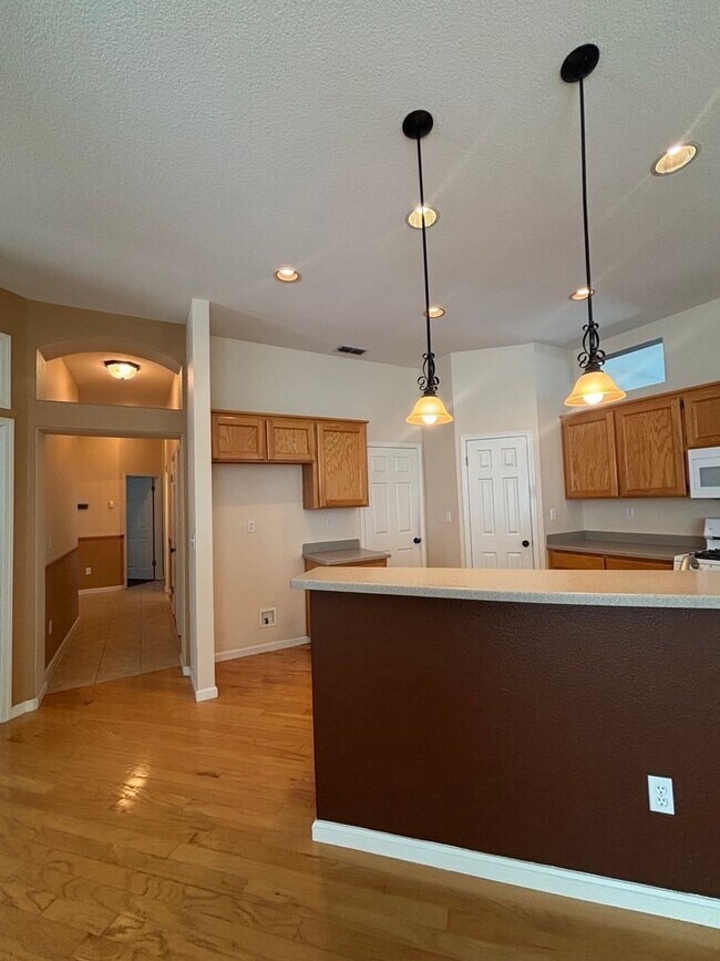 Foto del edificio - BEAUTIFUL 4-BEDROOM HOME IN ELK GROVE!!
