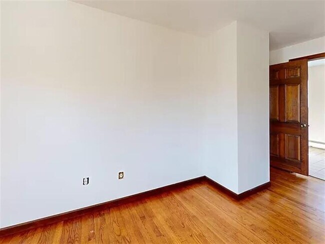 Foto del edificio - Great Four Bedroom