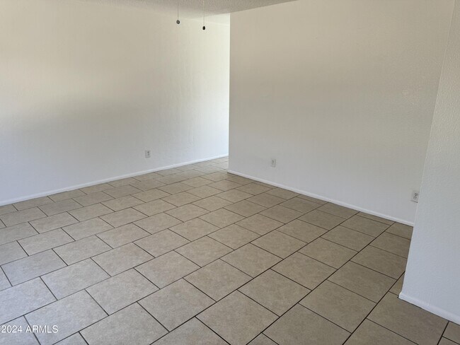Building Photo - 6709 E Angus Dr