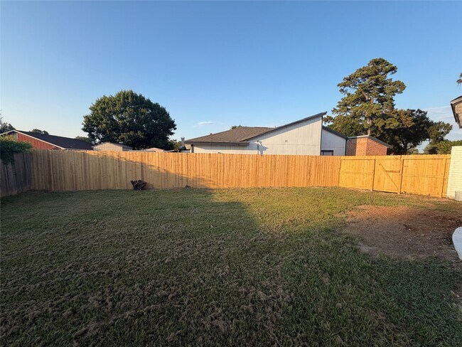 Building Photo - 8707 Sherrywood Dr