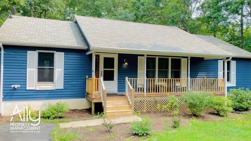Primary Photo - 4 Kanawha Ct