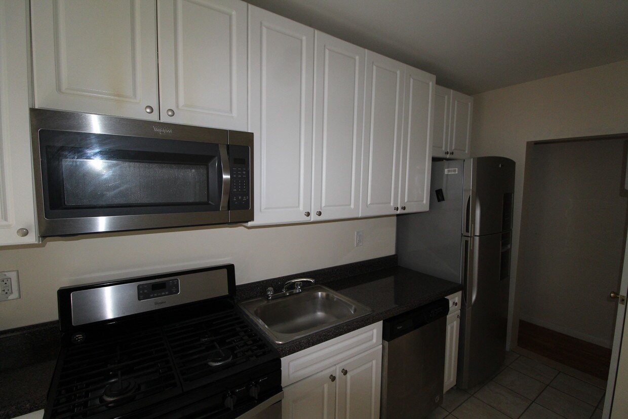 Kitchen - 128 Fort Washington Ave