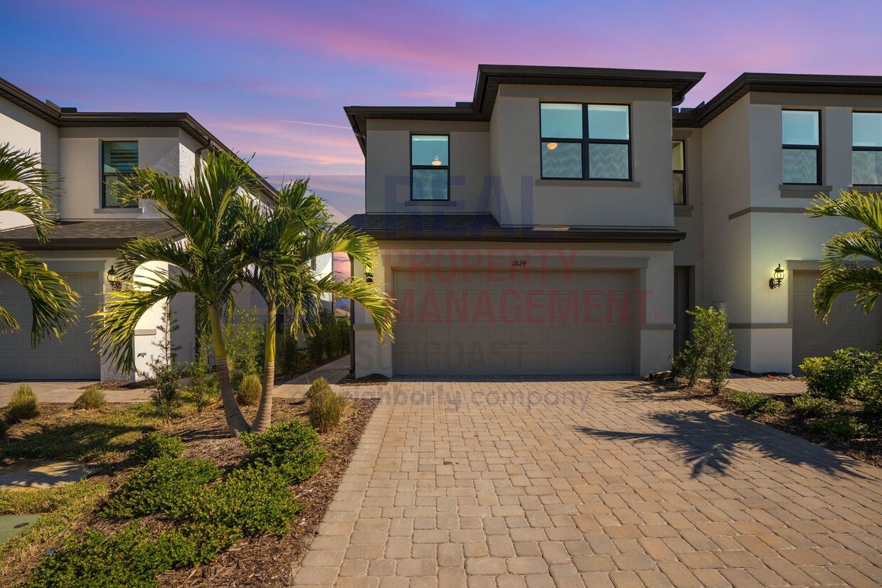 Foto principal - Beautiful 3 Bedroom Townhome in Avanti at ...