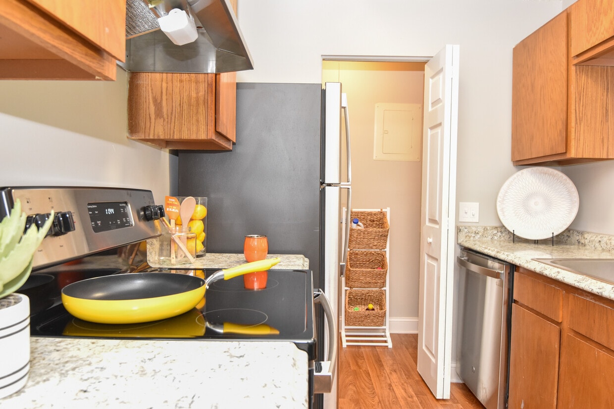 Sedgefield Square Apartments in Greensboro, NC