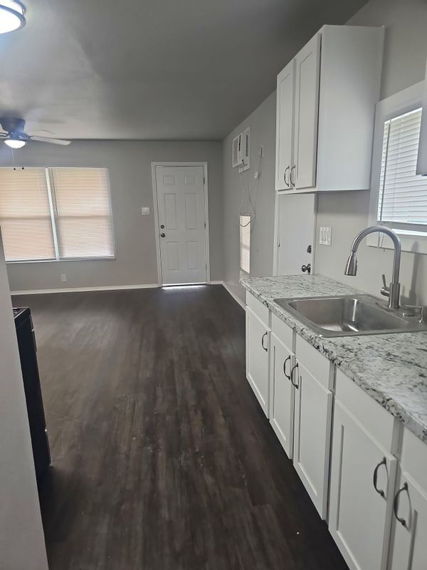 Foto del edificio - 5003 Lark Ave