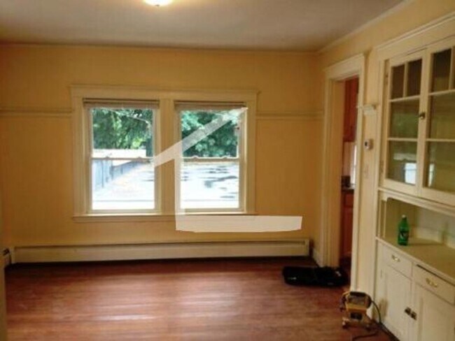 Building Photo - 33 Coolidge Hill Rd