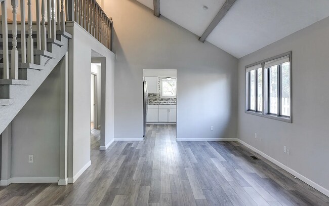 Foto del edificio - Spacious 3-Bedroom Benson Duplex with Atta...