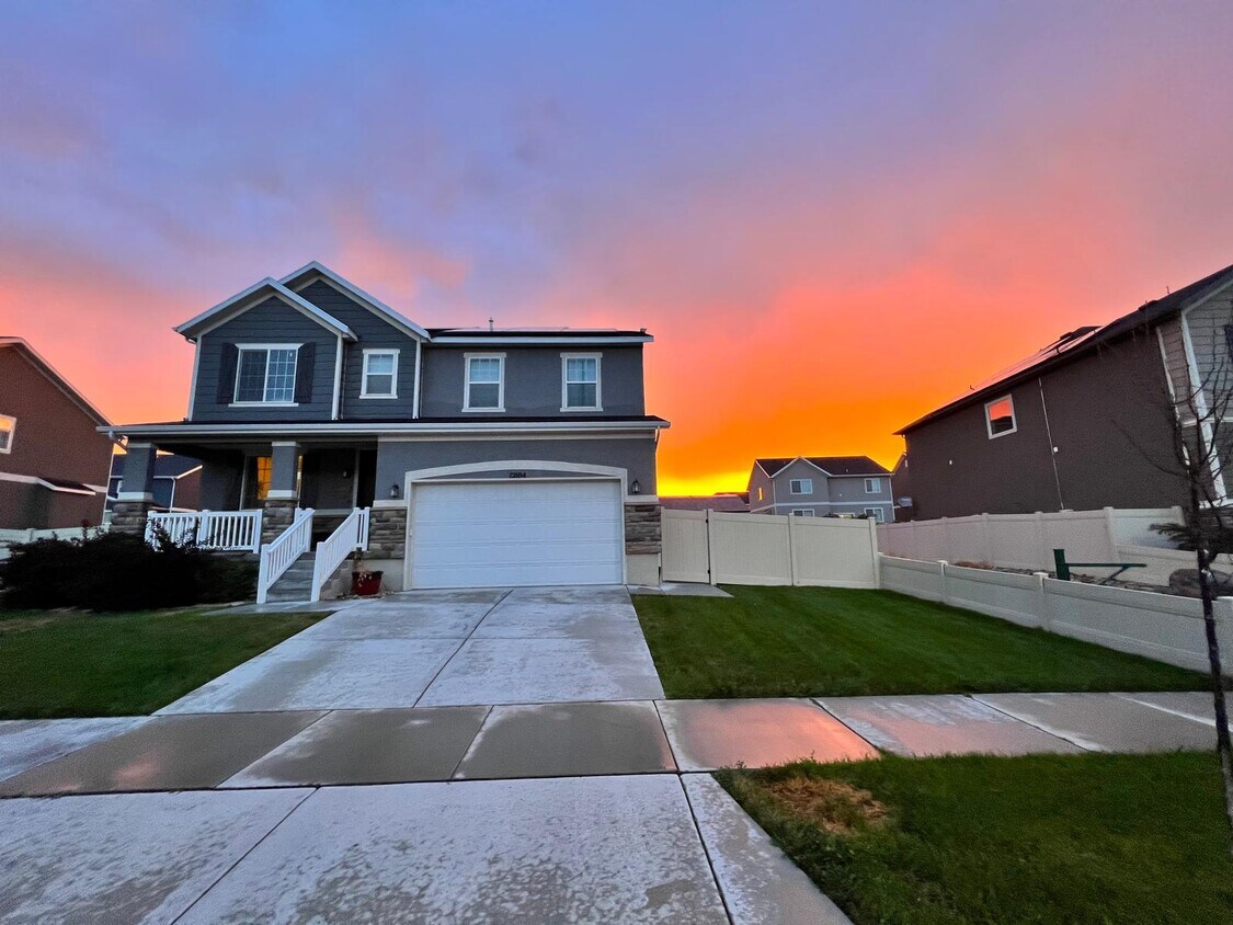 Primary Photo - 12104 Broken Arch Ln