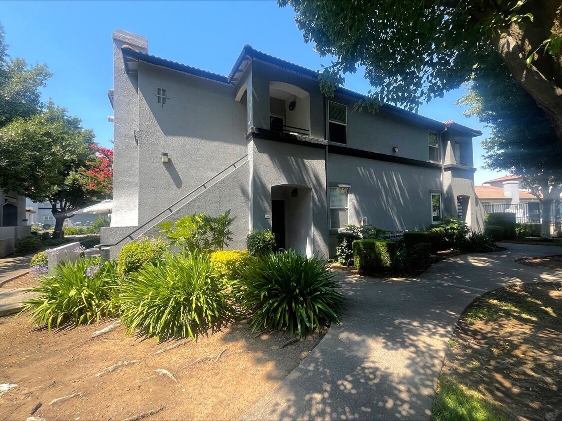 Building Photo - Residents Benefits Package