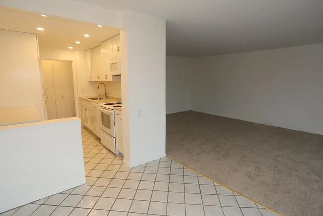 Building Photo - 4170 N Marine Dr