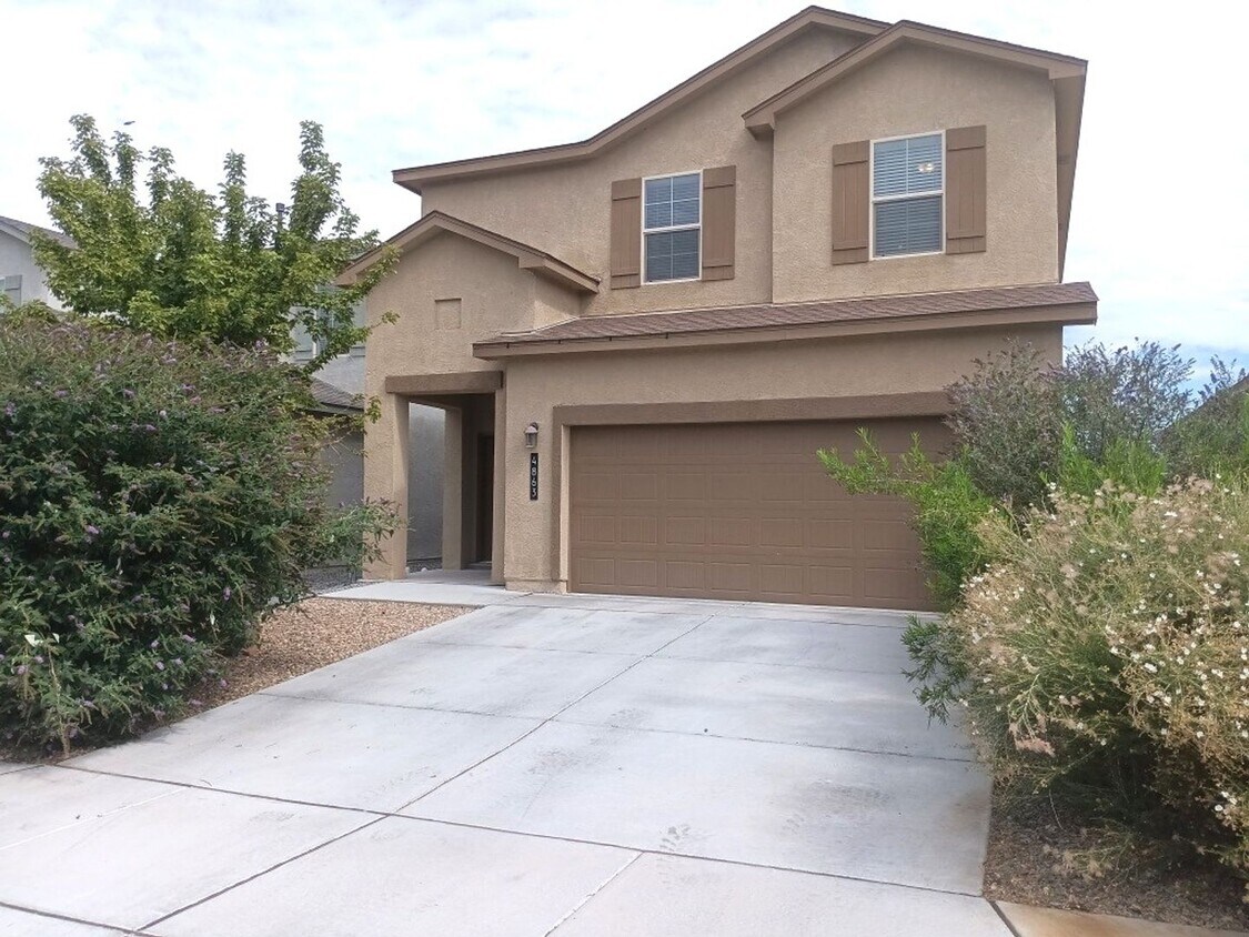 Foto principal - Beautiful 4-Bedroom, 2.5-Bathroom Home Loc...