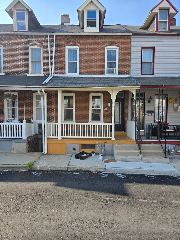 Nee floors, windows, paint, appliances - 1131 W Court St