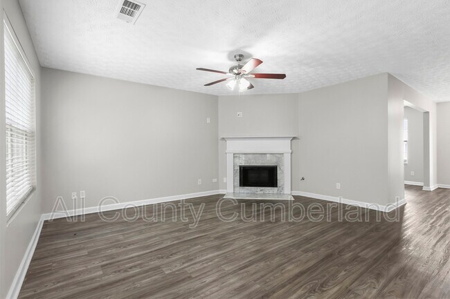 Building Photo - 879 Stonebridge Crescent